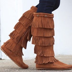 Minnetonka women’s 5 layer fringe boot